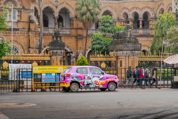 Unlocking Diverse Audiences With Mumbai Cab Ads