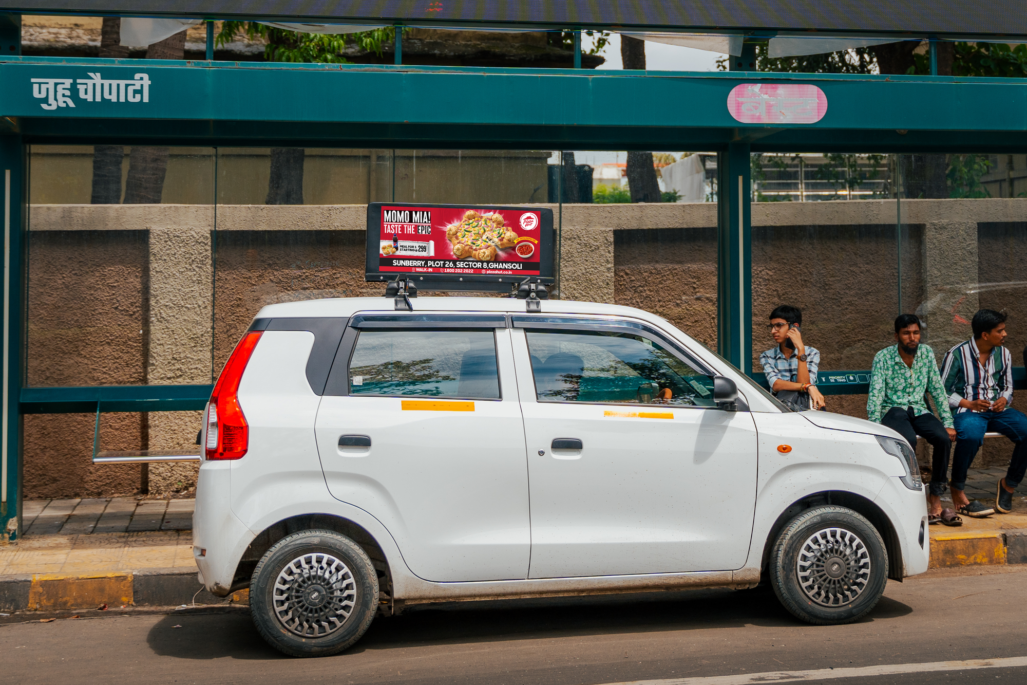 Pizza Hut Taxi Top Creative For Ghansoli promoting Momo Mia