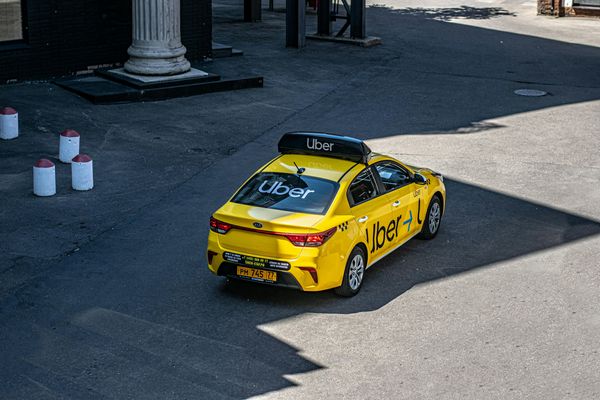 Wrap2Earn - Digital vs Outdoor Advertising: What Works Best in 2025?